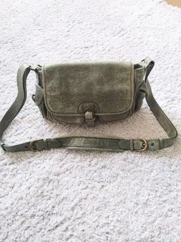 츠모리 치사토 올리브 그린 스웨이드 숄더백