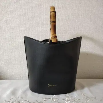 블랙 가죽 버킷형 핸드백 퍼 커버 포함