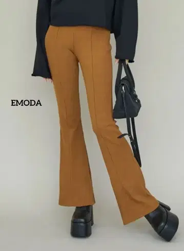 EMODA 플레어 리브 팬츠 패널 패턴 플레어 팬츠 신축성 있는 소재 F