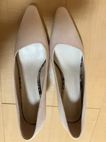 러그넘문 빈티지 새틴 라인 펌프스