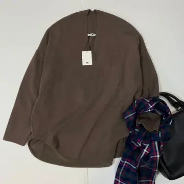 [ 택 포함 미사용 ] MIREPOIX 정가 1.3만 절개 니트 풀오버