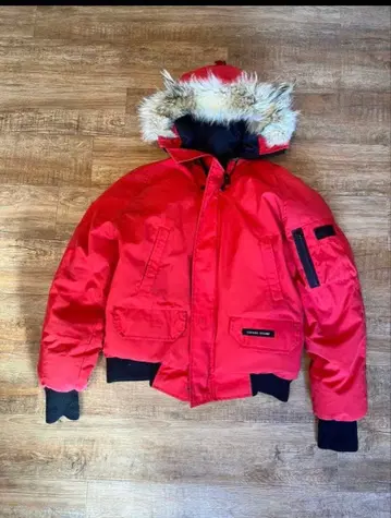 CANADA GOOSE 레드 다운 자켓 S/P