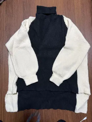 그램립스 바이컬러 니트 스웨터