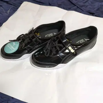 Puma 블랙 스니커즈 SOFTFOAM+