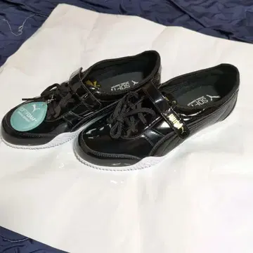 Puma 블랙 스니커즈 SOFTFOAM+