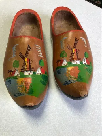 폴란드 나막신 입상