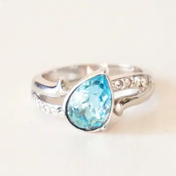 스와로브스키 티어드롭 라이트 블루 반지