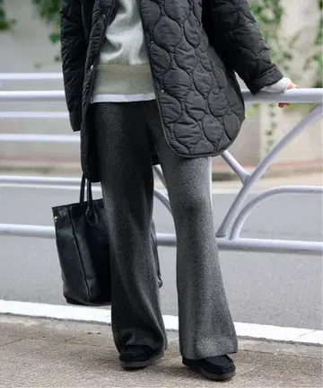 슬로브 이에나 에어리 니트 팬츠