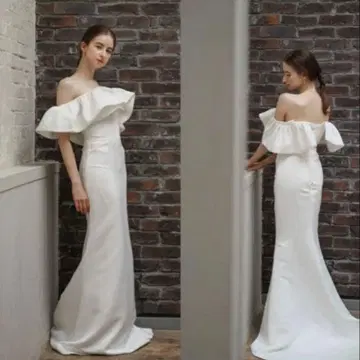 화이트 오프숄더 프릴 웨딩 드레스