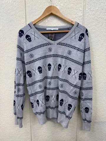 새상품급 마크앤로나 골프웨어 V넥 스웨터 그레이 XL 사이즈