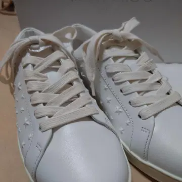 JIMMY CHOO 화이트 스니커즈