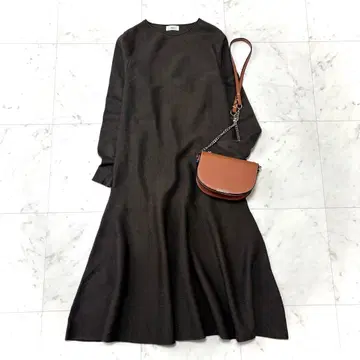 새상품급 이에나 니트 플레어 원피스 23AW 카키 FREE