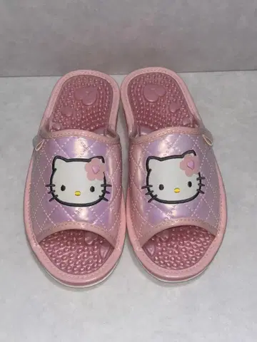 헬로키티 핑크 퀼트 슬리퍼 샌들