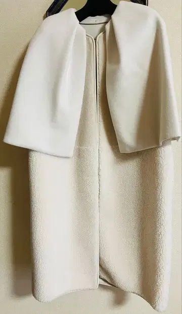 Re.Verofonna 화이트 플리스 케이프 코트