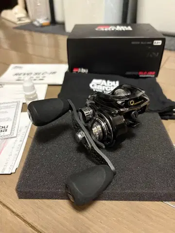 아부가르시아 레보 SLCib8 [컨디션 최상] 오른손잡이용