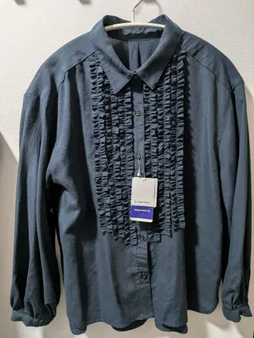 프론트 프릴 레귤러 카라 블라우스 le.coeur blanc