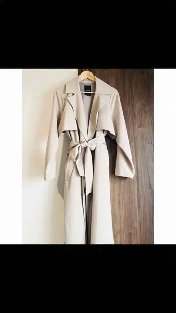 베이지 트렌치코트 허리 리본 포함