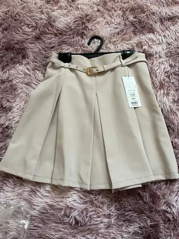 베이지 플리츠 스커트 벨트 포함 (미사용 새상품)