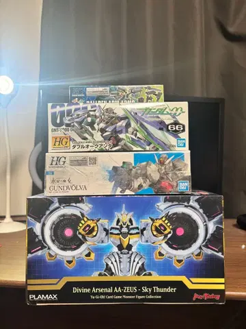 건담 프라모델과 아 제우스