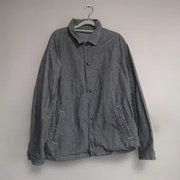 GU 스트라이프 버튼 부착 자켓