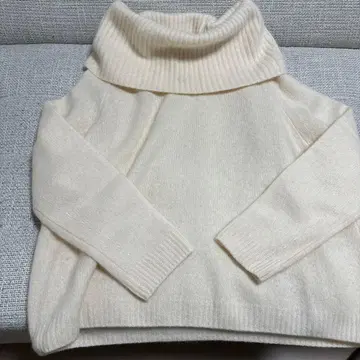 TONAL 아이보리 라쿤 오프 터틀 긴팔