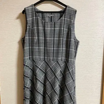 로라 애슐리, 그레이 계열 체크 슬리브리스 원피스