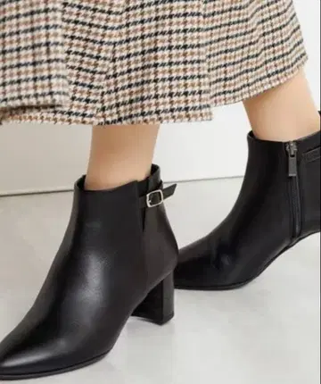 미사용에 가까운 HIMIKO 여성용 5cm 힐 벨트 디자인 숏부츠