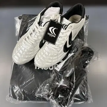 YASUDA 축구화 화이트/블랙