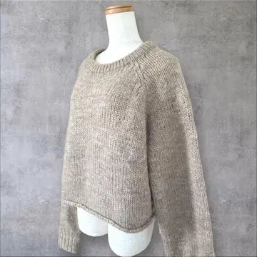 새상품급 프레임워크 울 100% 슬라브얀 크롭 니트