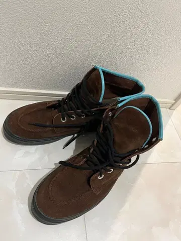 Verginia 브라운 스웨이드 하이컷 부츠