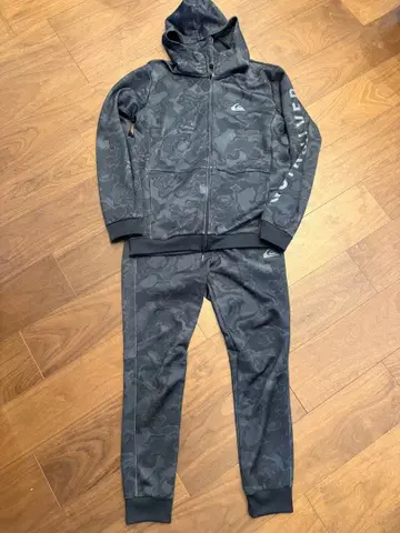 QUIKSILVER 카모플라쥬 셋업 L 사이즈 후드티 & 조거 팬츠