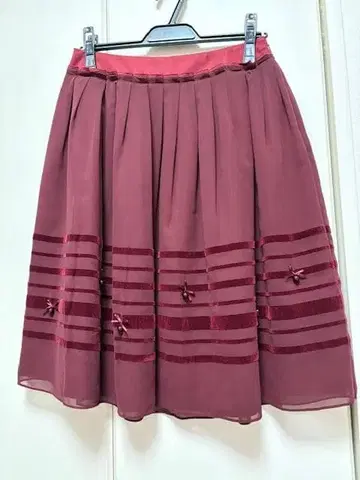 미사용 TO BE CHIC 펄 & 리본 스커트