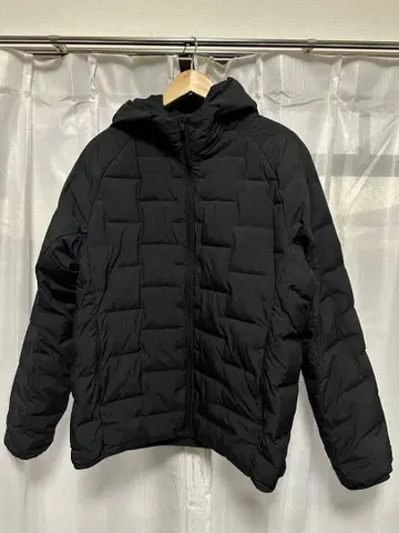 거의 미사용 UNIQLO PUFFTECH 다운 자켓 L 블랙