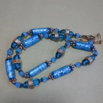 파란색 비즈 목걸이 레트로