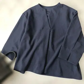 새상품급 투모로우랜드 노카라 스트레치 스키퍼 블라우스 네이비