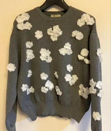 유나이티드 애로우즈 3D 플라워 모티브 니트 그레이