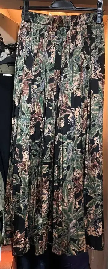 안티카 보태니컬 무늬 플리츠 스커트