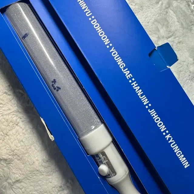 투어스 1집 임시응원봉