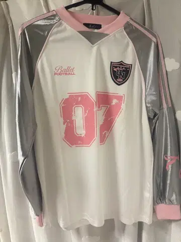 KsG 리본 프린트 유니폼 T셔츠