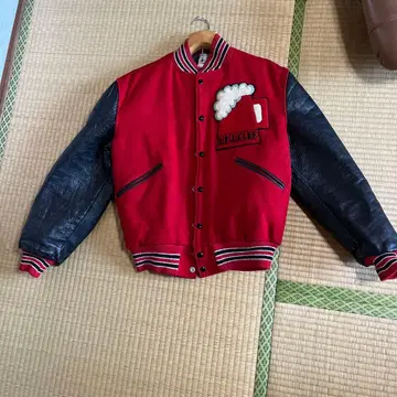 레드/블랙 바시티 자켓 맥주 머그잔 자수 BUTWIN 빈티지.