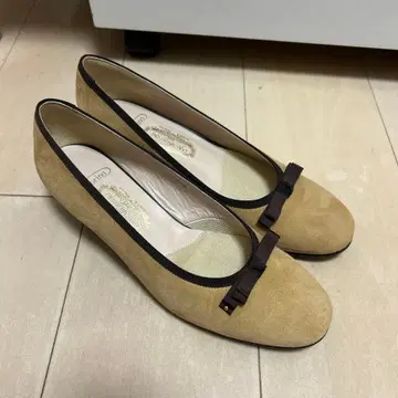 YOSHINOYA 호소리나 펌프스