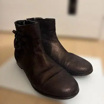 리본 포함 다크 브라운 숏부츠 애니에스 베이