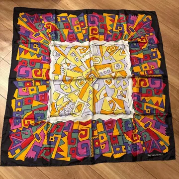 기 라로슈 기하학 패턴 실크 스카프