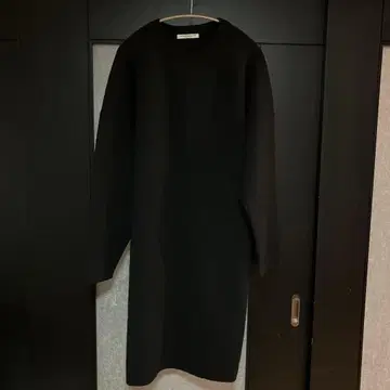 [ 새상품급 ] 뷰티&유스 크루넥 미들 니트 원피스