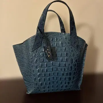 크로커다일 무늬 토트백 청록색 FURLA