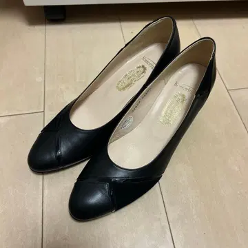 YOSHINOYA 호소리나 블랙 펌프스