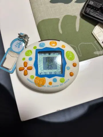 타마고치 501-School Dot White