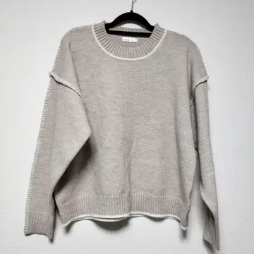 베이지 크루넥 스웨터