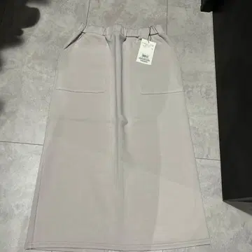 라이트 그레이 타이트 스커트