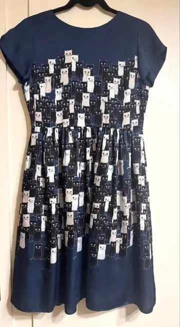 폴앤조 고양이 프린트 네이비 반팔 원피스